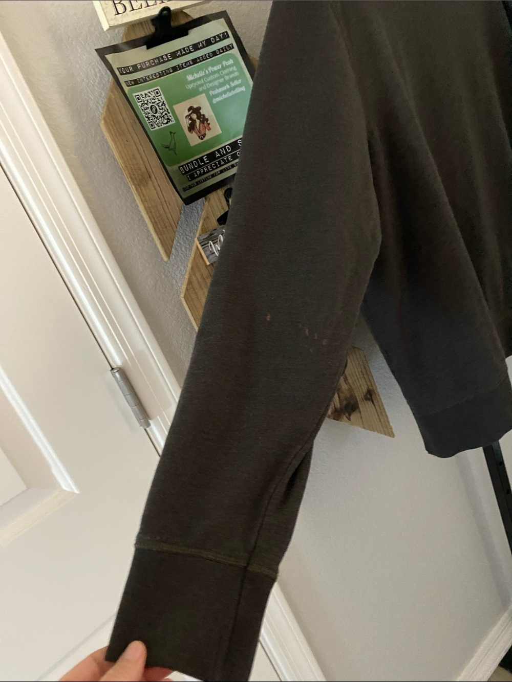 Harley-Davidson Studded Black Crewneck Sweatshirt with Gray Logo 28”ptp 28”L - Picture 5 of 5